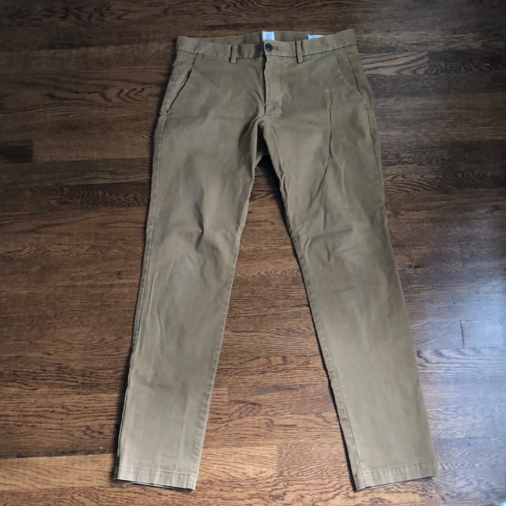 GAP 31x32 Slim Chino Pants